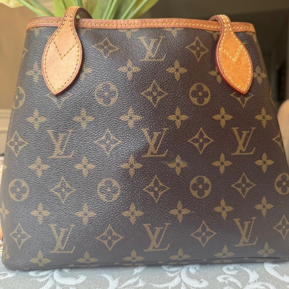 Louis Vuitton PM Neverfell - Picture 2 of 14